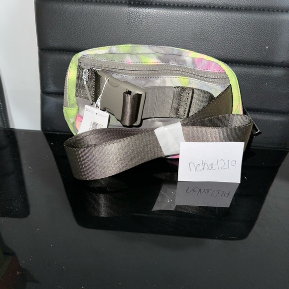 Lululemon Everywhere Belt Bag 1L- Hyper Dye Multi/Rover - Picture 4 of 10